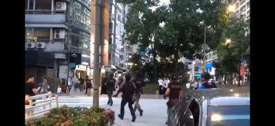 北市東區大批幹員荷槍實彈攻堅 引民眾駐足圍觀 原因曝光