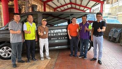 劉建國牽線募愛心！4名善心人士合捐溫馨巴士 助身障朋友圓交通夢