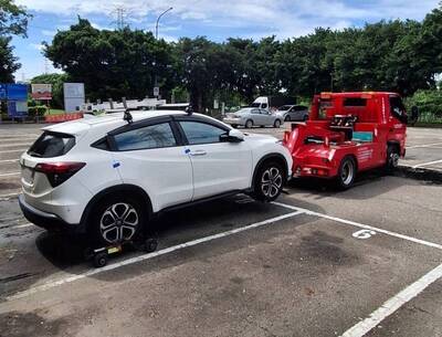 強颱巴威來襲 北市下午2時起拖吊河濱違停車輛