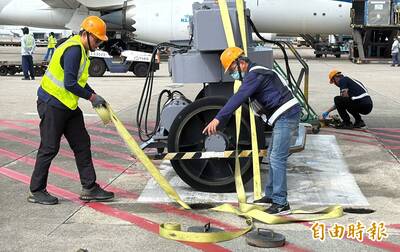 颱風巴威逼近 桃園機場加強空橋防護作業