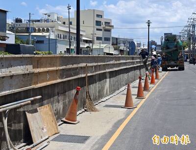 水域整治專題2-1 》三爺溪再爆水患 護岸加高掀議
