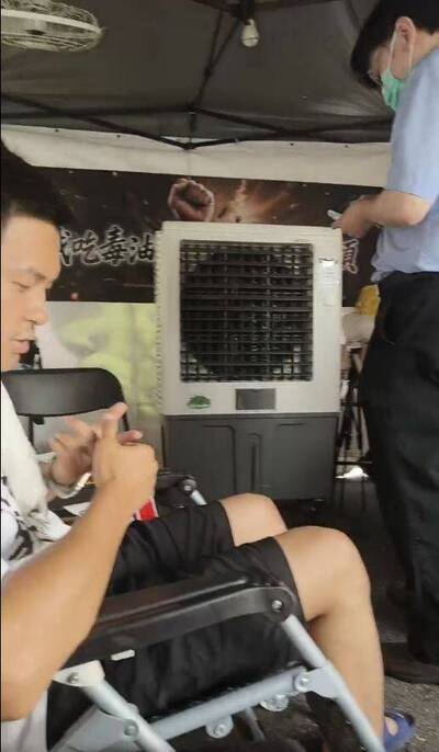 藍小雞絕食現場驚見「設備大升級」!網友酸爆:史上最奢華 藍小雞絕食現場驚見「設備大升級」!網友酸爆:史上最奢華