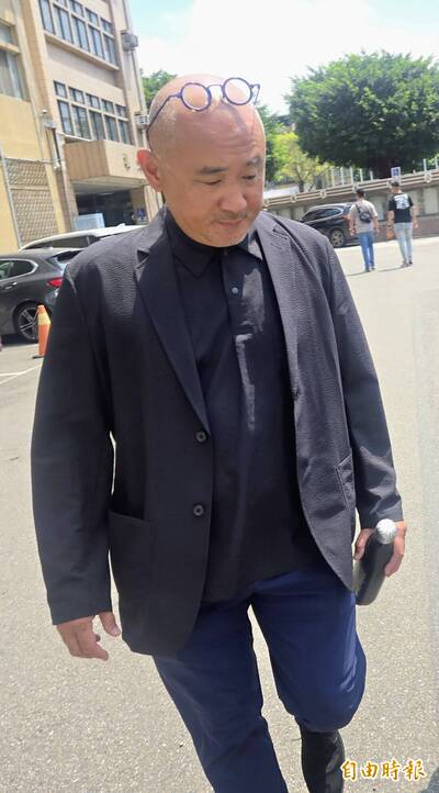 涉掏空辭修高中校產 陳履安妻兒出庭認罪