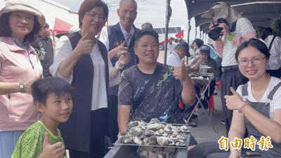 8/8幫爸爸「補精氣」！ 王功漁火節3000人烤蚵同樂