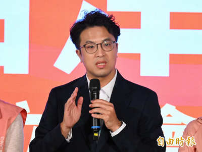 沈伯洋酸蔣萬安「塞掉市民人生」 親藍電視台記者脫口爆這句紅了！