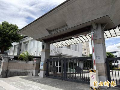 健身房淋浴間伸手機偷拍 公務員當場被逮判5月