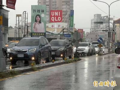 白天下雨開燈還被罰！ 沒開「這盞燈」慘噴1200