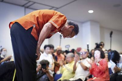 玉城丹尼在沖繩知事選舉慘敗 今神隱未前往縣府