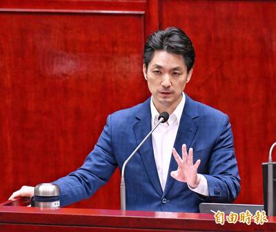 牛奶市長VS.藍營大母雞！ 蔣萬安看板頭銜掀群嘲：一問三「母雞」
