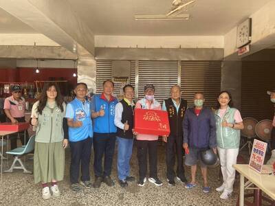 麻豆代天府慶祝重建70週年  128份物資、慰問金助弱勢