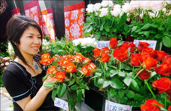 情人節來了玫瑰花每把漲70元 地方 自由時報電子報