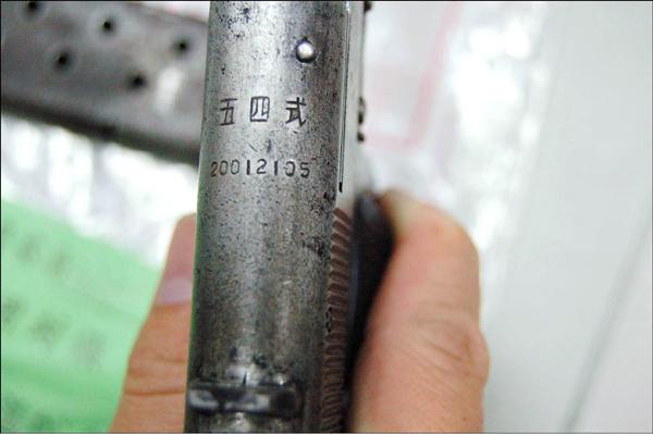 「土」匪帶老槍 亮骨董黑星 - 社會 - 自由時報電子報