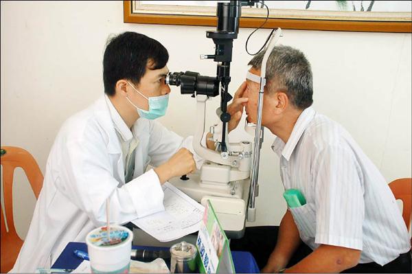 眼科醫學會推估 雲縣內逾10萬老人有白內障困擾 地方 自由時報電子報