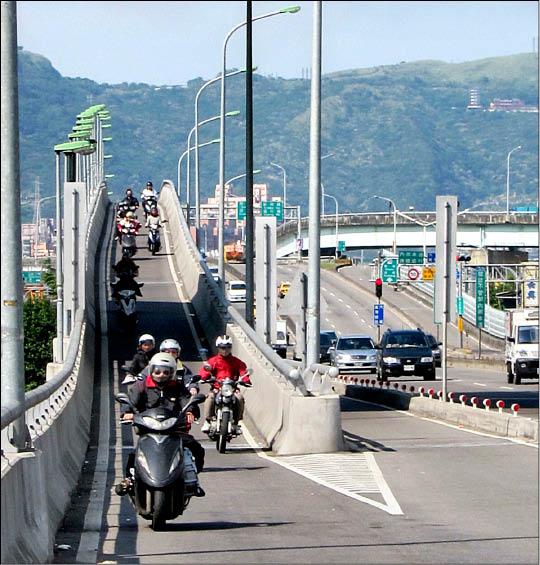 浮洲橋機車道交局會勘改善 地方 自由時報電子報