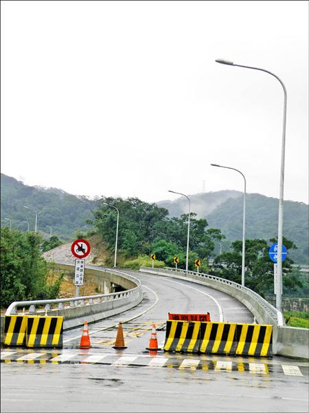 台六十二線萬瑞快速道七堵上匝道將於二月一日通車，一旦開放通車，七堵區民眾走萬瑞快速道到瑞芳，不要再繞遠路，預估可縮短十分鐘車程。  （記者俞肇福攝）