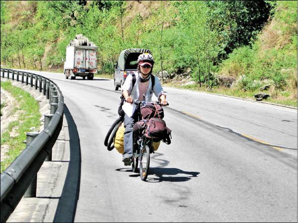 曾經用200天騎單車遊歷8國創舉的竹科工程師邱政男。（邱政男提供）