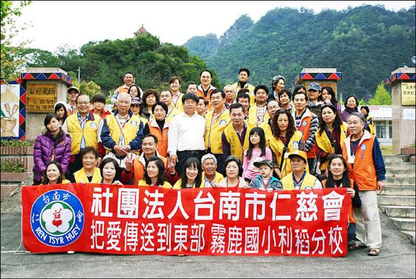 台南送愛到利稻 孩子...有新書包 - 地方 - 自由時報電子報