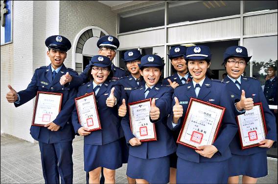 空軍航院畢業班女生稱霸6科系 地方 自由時報電子報
