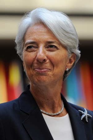 法國前財政部長拉加德(Christine Lagarde)今天正式接任國際貨幣基金組織(IMF)總裁職務，她同時也是該組織自1944年成立以來，首任的女性總裁。(歐新社)