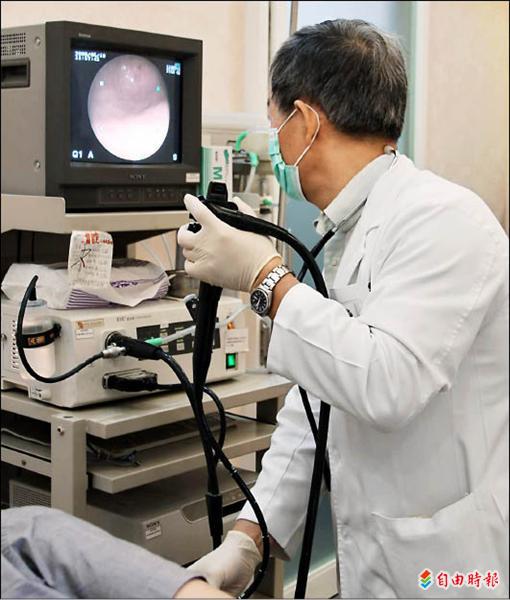 喉嚨卡卡原來是胃食道逆流 即時新聞 自由健康網