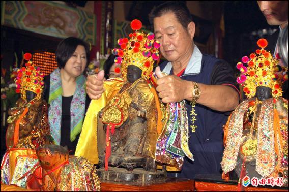 太子宮有三百四十八年歷史的開基太子爺神像，昨換穿新戰甲，今早將首度出巡台北。（記者楊金城攝）