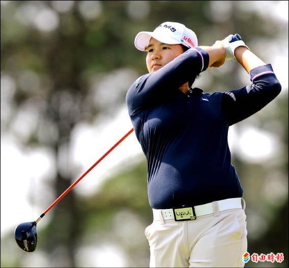 ＬＰＧＡ台灣錦標賽今天開打，帶著台灣球迷的期望，「微笑球后」曾雅妮今天上午11點40分在揚昇球場第一洞出發，展開4天奪冠激戰。（記者林正堃攝）