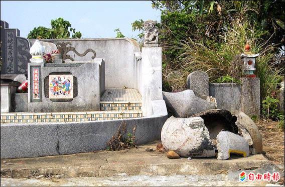 牛稠埔公墓上百金爐 花瓶被破壞 地方 自由時報電子報