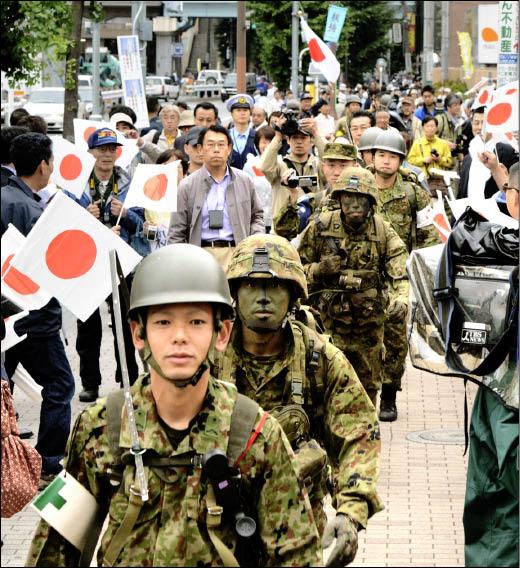 42年來首見 日自衛隊東京武裝行軍 國際 自由時報電子報