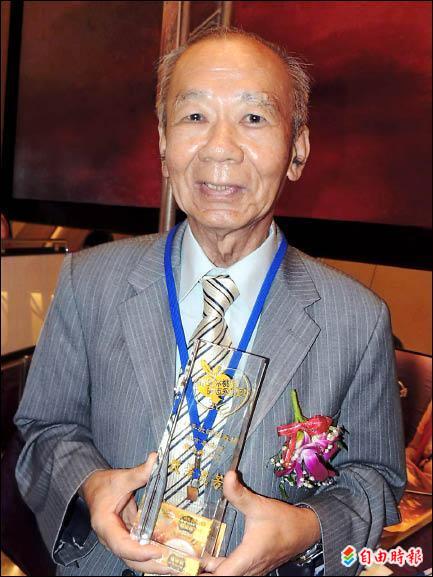 73歲陳忠秀退而不休，2度榮獲全國教育奉獻獎。（記者歐素美攝）