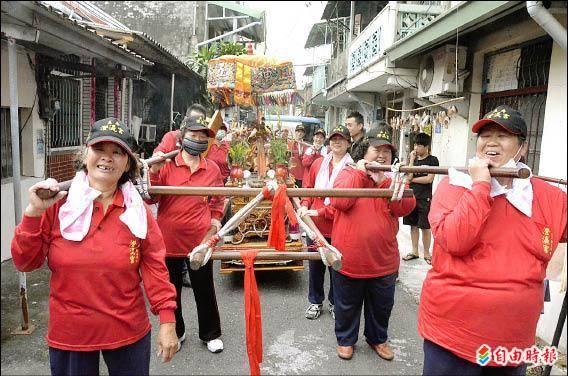 打破禁忌神明遶境娘子軍抬轎 社會 自由時報電子報