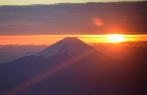 日航今年首航班社長駕機富士山賞日出 國際 自由時報電子報 日航今年首航班社長駕機富士山賞日出 國際 自由時報電子報