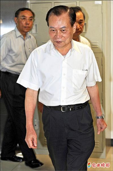 法務部長曾勇夫遭指控涉嫌關說，昨晚召開記者會宣布請辭。（資料照）