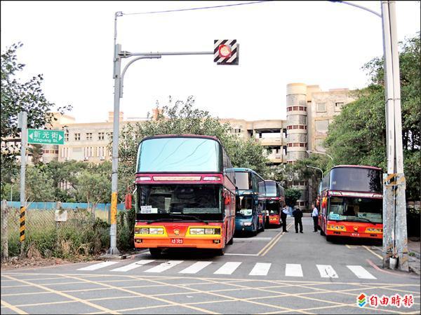 竹北高中校車擋道地方擬抗議 地方 自由時報電子報