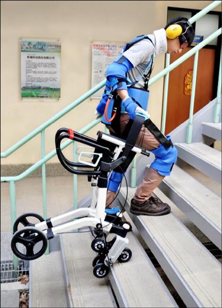 高師大體貼長輩研發樓梯助步車 地方 自由時報電子報