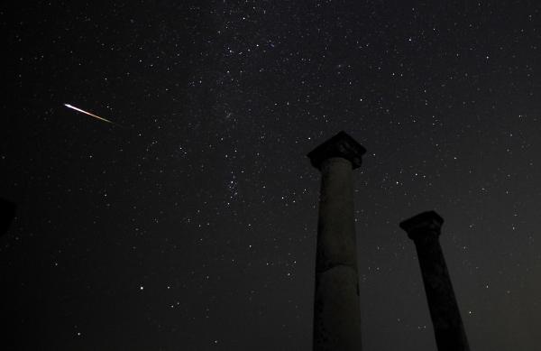 今晚是小熊座流星雨極大期，晚間6時至10時許都是較佳的觀測時間。（歐新社）