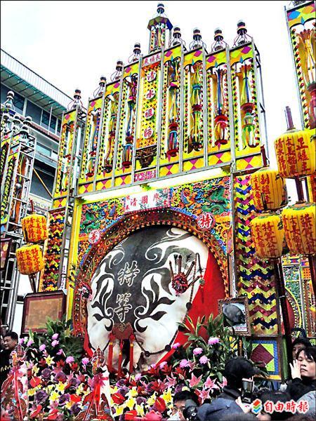 三峽賽神豬信徒相挺 動保團體抗議 - 生活 - 自由時報電子報