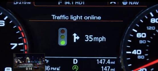 奧迪未來將推出「線上交通燈識別系統」，預判駕駛將遇到的號誌燈號，提醒駕駛做出反應。（圖片擷取自Youtube）