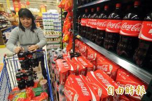 飲料界龍頭可口可樂公司（Coca-Cola），週一宣布，公司所生產的產品，將不添加有阻燃作用的食品添加劑「溴化植物油」（BVO）。（資料照，記者廖振輝攝）