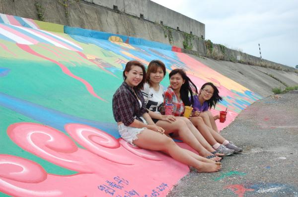 愛上台西鄉香港女學生海堤作畫 生活 自由時報電子報