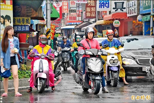 屏東縣的機車持有率全國最高。（記者侯承旭攝）