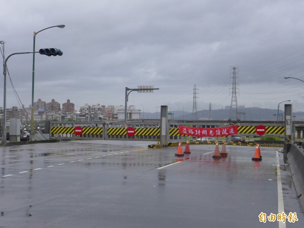 二重疏洪道中午12點開放。（記者李雅雯攝）