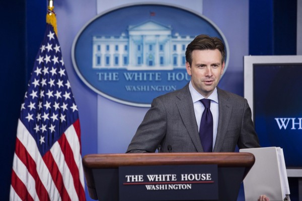 白宮發言人厄尼斯特（Josh Earnest）認為，馬航失事俄羅斯要負責。（Bloomberg）