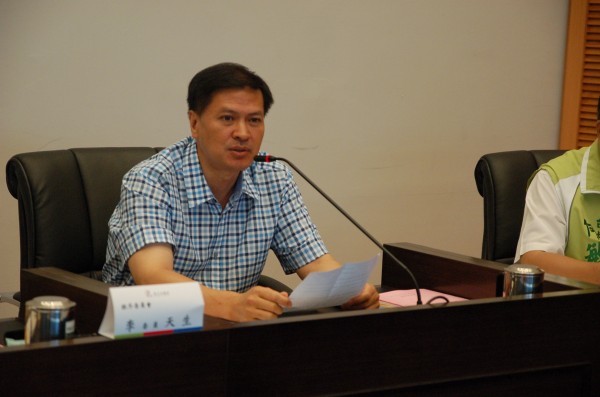 國民黨議員林汝洲今天在市議會程序委員會中，以台中市王田油庫為例，要求市府在議會做專案報告，以安地方民心。（記者唐在馨攝）