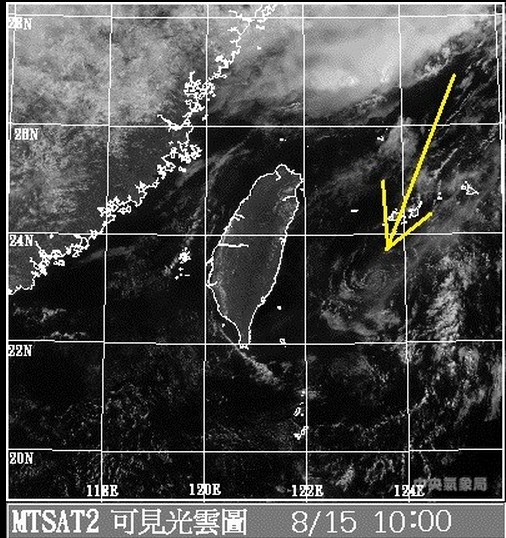 中央氣象局預報中心主任鄭明典今天指出，台灣東部的海平面上有「尾流渦旋」，提醒民眾注意，若它靠近陸地，恐會有局部焚風現象發生。（圖擷取自鄭明典臉書）