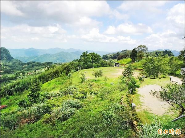 苗栗縣泰安鄉大興村，部落村民規劃不少露營區，可遠離塵囂，飽覽群山美景。（記者張勳騰攝）