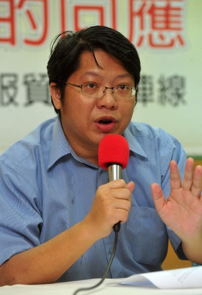 反黑箱服貿民主陣線召集人賴中強說,一旦簽署貨貿協議,台灣就必須接受中國所謂「經貿正常化」的要求,必須去除非關稅貿易障礙,開放管制中的中國農產品與多項中國工業製品進口,根本是「賠本生意」。(資料照,記者簡榮豐攝) 反黑箱服貿民主陣線召集人賴中強說,一旦簽署貨貿協議,台灣就必須接受中國所謂「經貿正常化」的要求,必須去除非關稅貿易障礙,開放管制中的中國農產品與多項中國工業製品進口,根本是「賠本生意」。(資料照,記者簡榮豐攝)