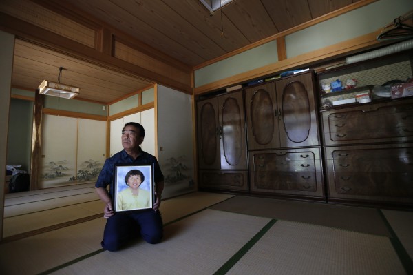58歲的渡邊濱子因核災後憂鬱，同年7月淋汽油自焚。（路透）