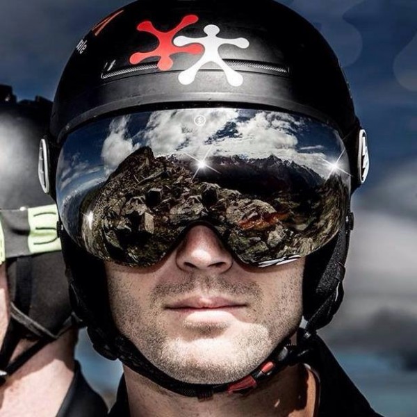 澳洲男子鄧肯熱愛極限跳傘，卻在前天挑戰阿爾卑斯山的過程中不幸身亡。（圖擷取自臉書）