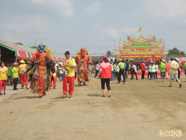 六房媽土庫股竹腳寮紅壇動土，紅壇面積逾千坪。（記者廖淑玲攝）