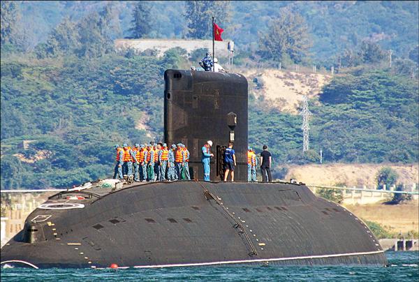 俄國今年一月初將第一艘基洛級潛艦「河內號」交付給越南海軍。（法新社檔案照）